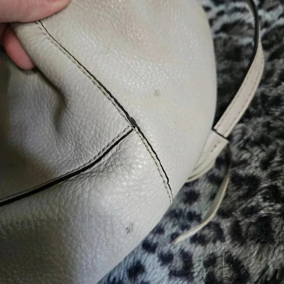 Michael Kors |  Slouchy Leather Beige Tote Bag - Picture 11 of 16